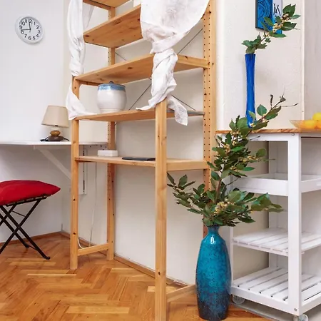 Marija's Seaside Retreat: Cozy Balcony & Garage Podstrana