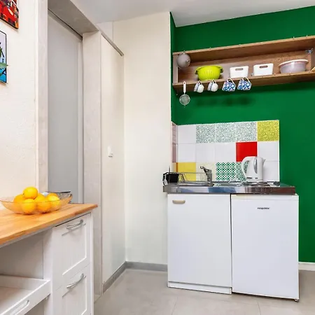Apartment Marija's Seaside Retreat: Cozy Balcony & Garage Podstrana